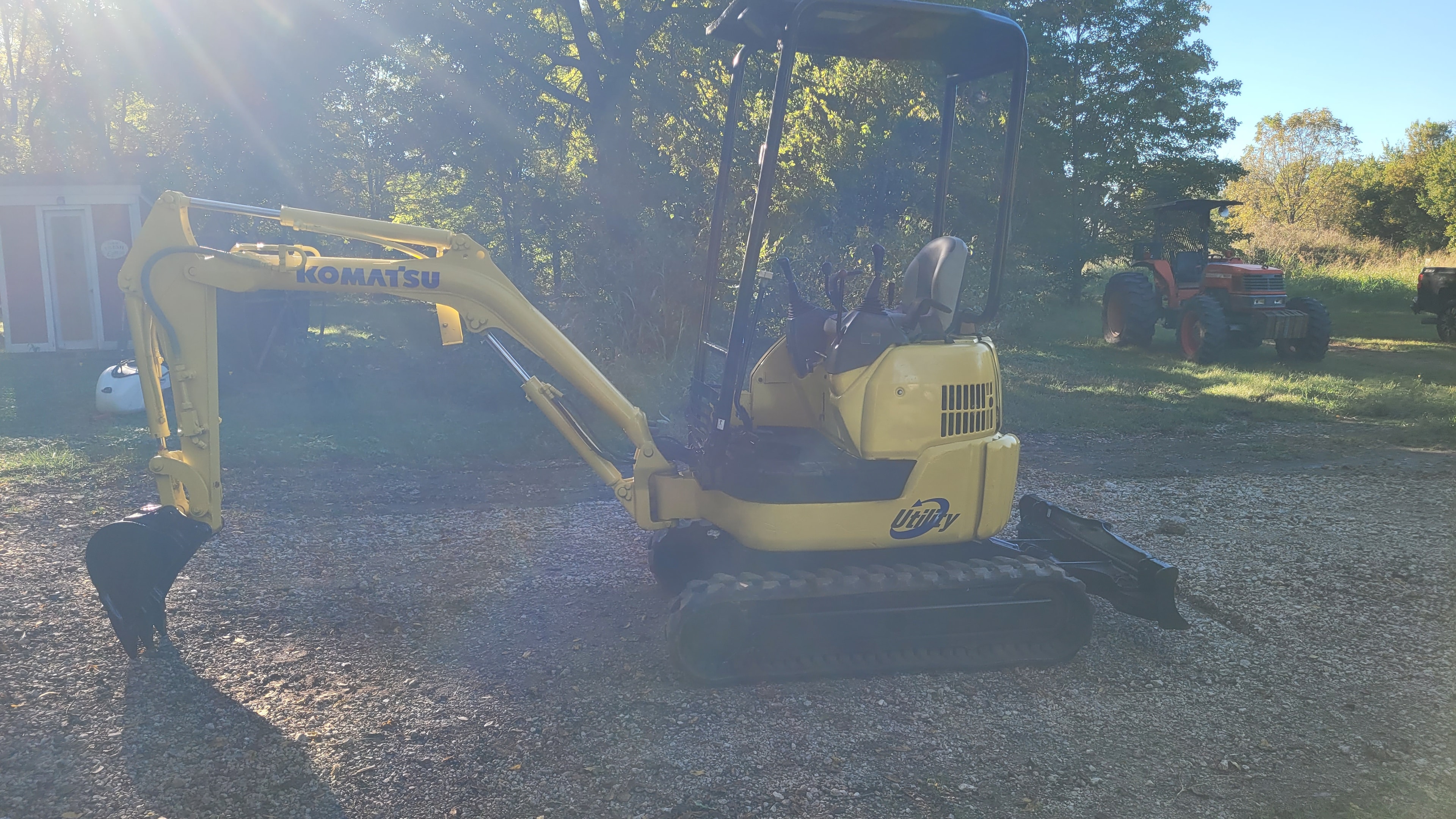 Komatsu PC15 Mini Excavator thumbnail 3